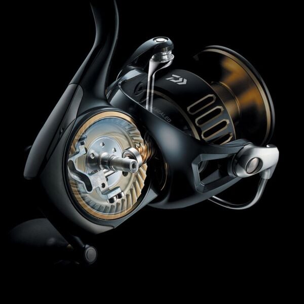 Daiwa Saltiga 25 8000 P 14+1 Bilyalı 4.8:1 Devirli Jig Olta Makinesi