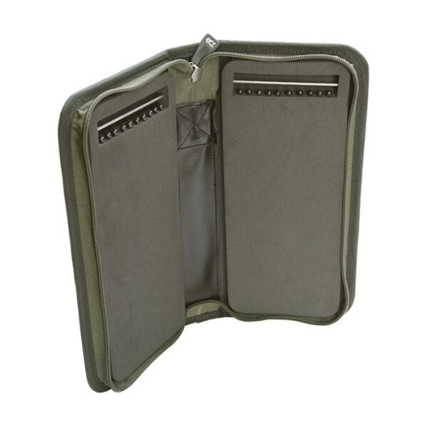 Daiwa Trousse Black Widow Köstek Cüzdanı 29 x 37 x 4.8 cm