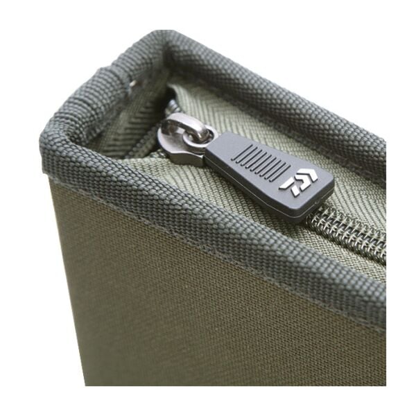 Daiwa Trousse Black Widow Köstek Cüzdanı 29 x 37 x 4.8 cm