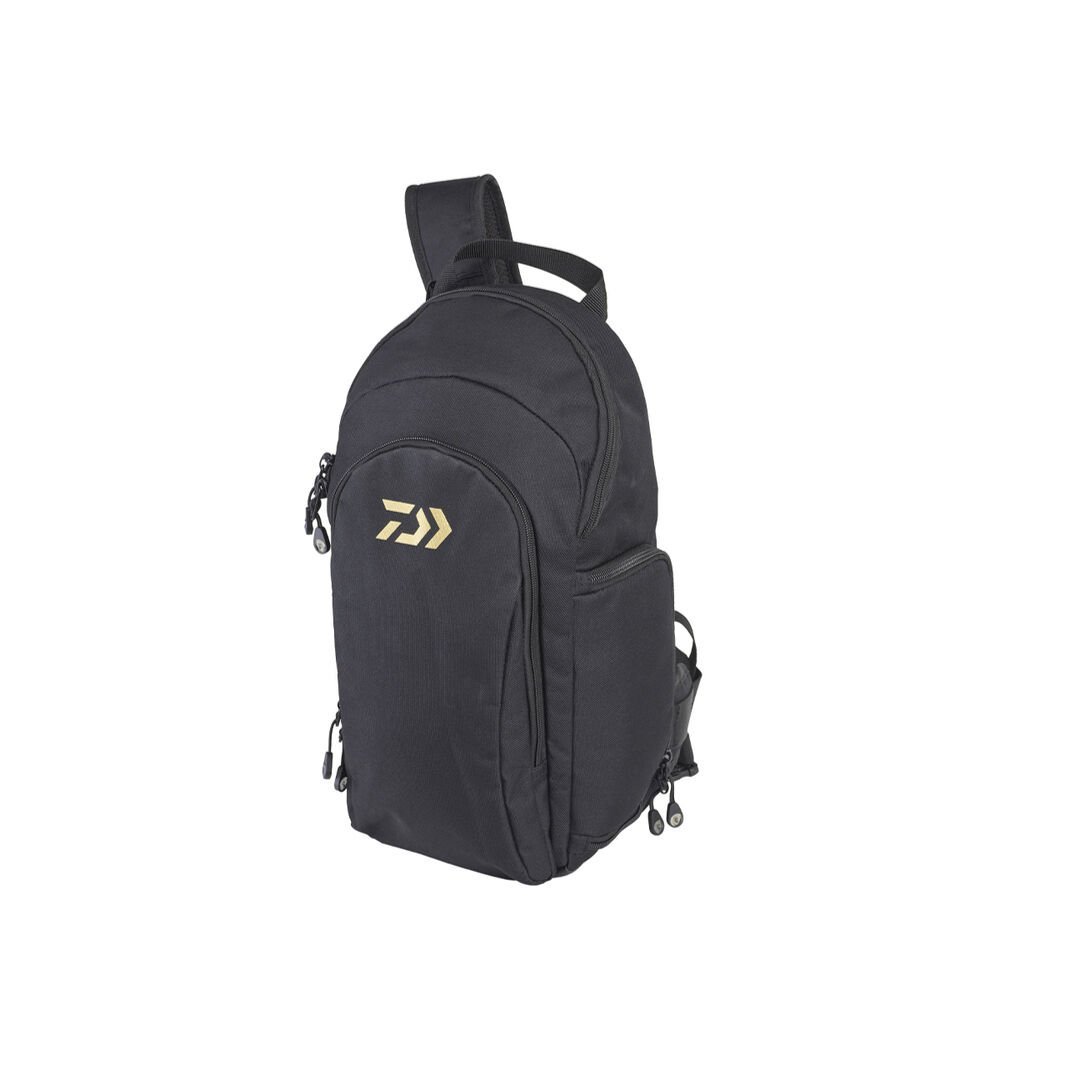 DAIWA BALIKÇI ÇANTASI OMUZ ASKILI BLACK/GOLD 20*15*45CM